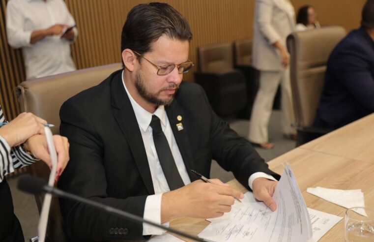 Vereador Felipe Cortez defende professores e pede vista de projeto que trata da atualização salarial do Magistério em Aparecida